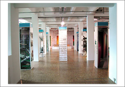 <span style="font-weight: bold">BDIA Präsentation zum Designmai 2004</span> - Berlin<br />Mitgliederausstellung des Bundes Deutscher Innenarchitekten BDIA<br />Vitra Designzentrum Berlin